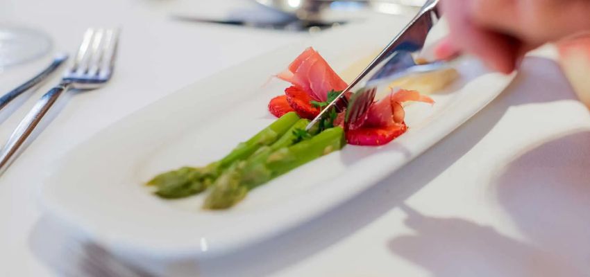 Vorspeise mit Spargel im Hotel Walserberg